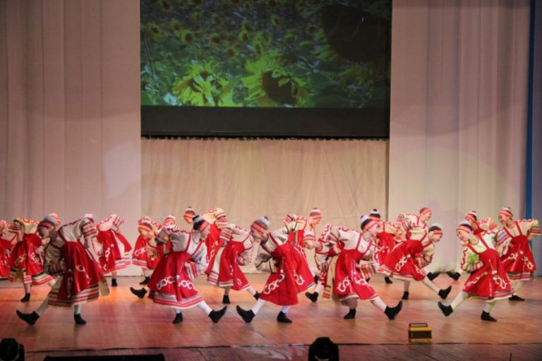 Праздничный подарок жителям города – Отчётный концерт ансамбля танца «Овация» и вокального ансамбля «Родник»
