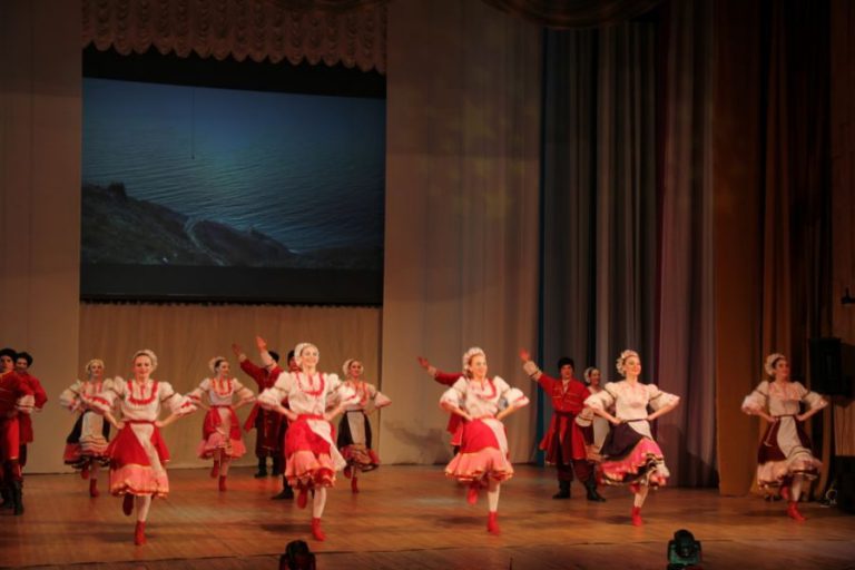 Праздничный подарок жителям города – Отчётный концерт ансамбля танца «Овация» и вокального ансамбля «Родник»