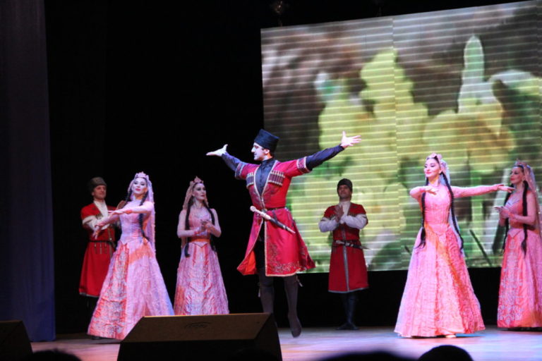 Ансамбль танца «Овация» принял участие в концерте Государственного академического Заслуженного ансамбля танца Дагестана «Лезгинка»
