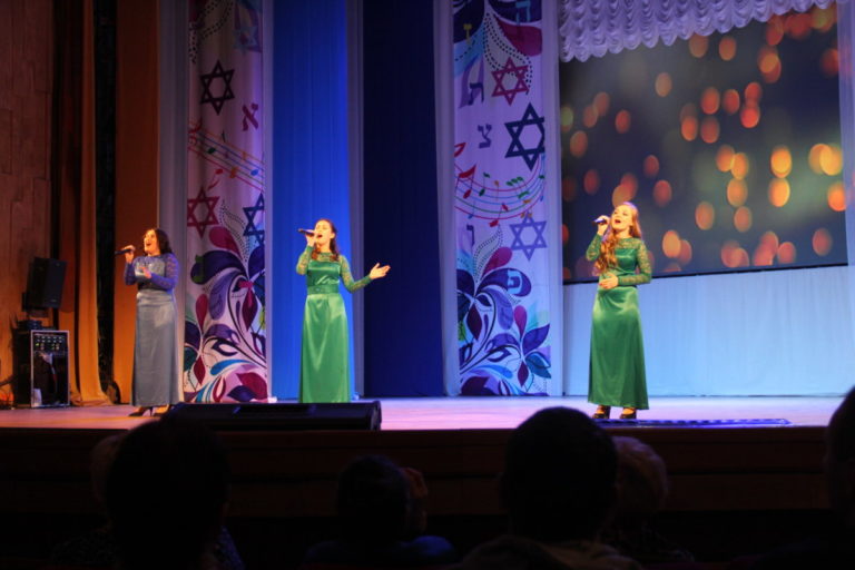 Праздник еврейского танца и песни «Давайте радоваться и ликовать!»