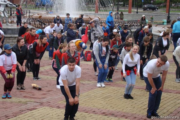 Студенты колледжа приняли участие во Всероссийской акции «Зарядка со стражем порядка»
