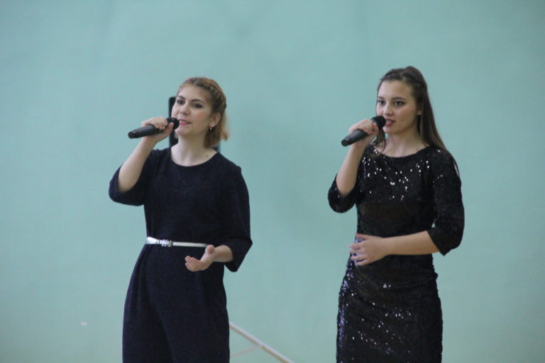 Праздничный концерт подарили жителям города творческие коллективы колледжа в Единый день голосования