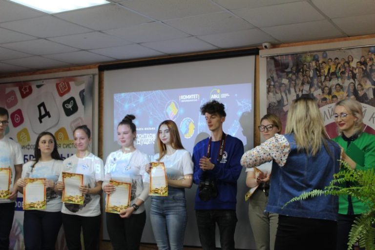 Волонтеров колледжа поздравили в Международный день добровольцев