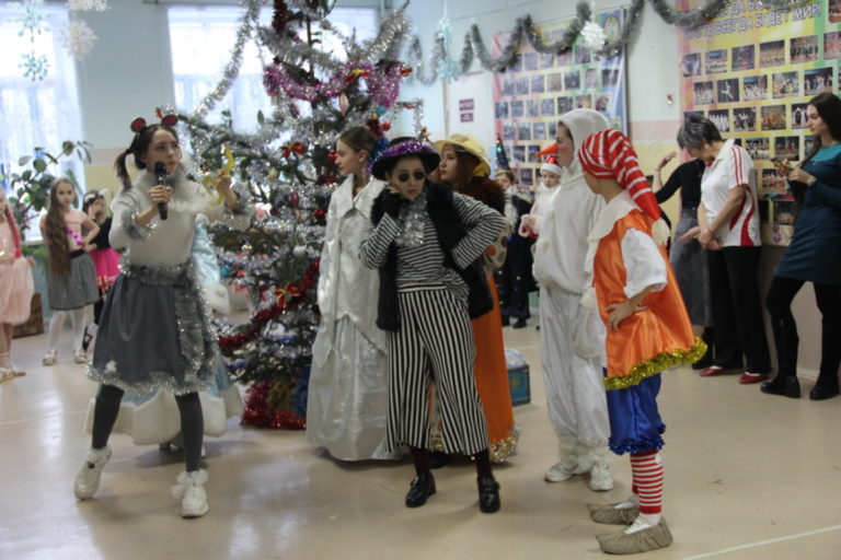 Волонтеры культуры приняли участие в акции «Каждый может стать Дедом Морозом»