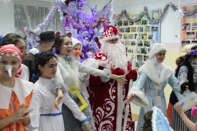 Волонтеры культуры приняли участие в акции «Каждый может стать Дедом Морозом»