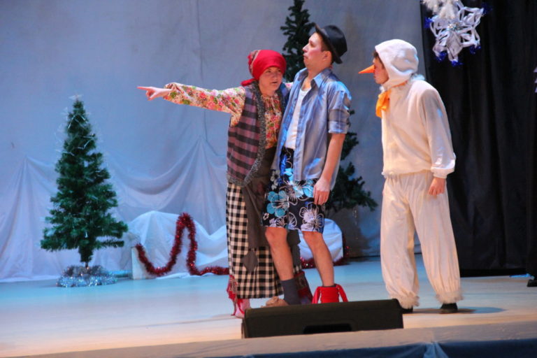 Театрализованное представление «В поисках Деда Мороза»