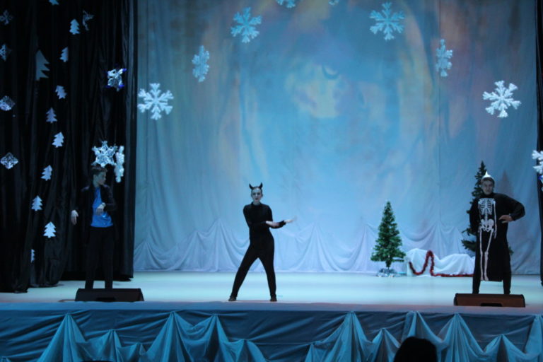 Театрализованное представление «В поисках Деда Мороза»