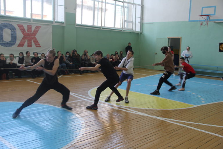 Парни колледжа культуры и искусств приняли участие в спортивной эстафете, посвященной Дню Защитника Отечества