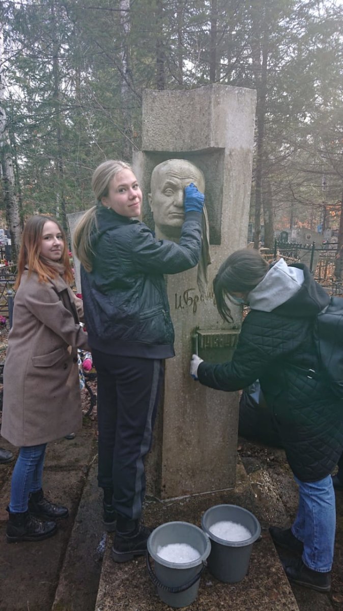 Волонтеры культуры колледжа приняли участие во Всероссийском дне заботы о памятниках истории и культуры