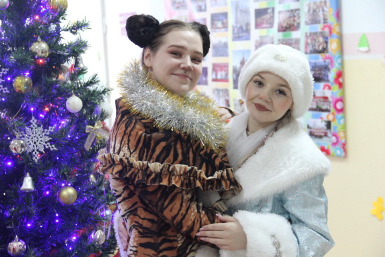 Дед Мороз и Снегурочка в «Сюрпризе»