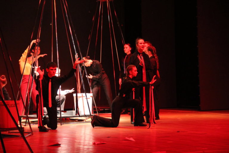 В Дальневосточном фестивале-практикуме молодежных любительских театров «Новое поколение ДВ» приняли участие студенты колледжа