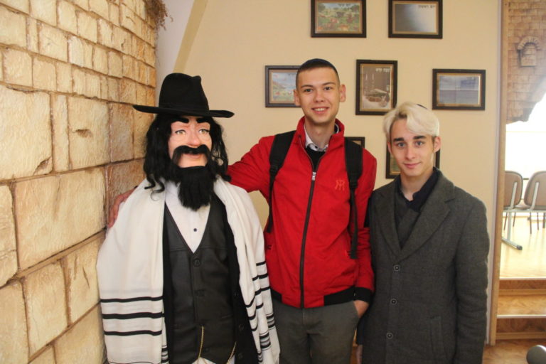 С главным равином Еврейской автономной области Эфраимом Колпаком встретились студенты колледжа