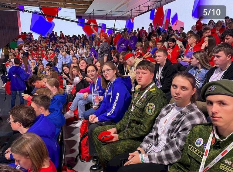 Студенты колледжа в составе делегации ЕАО приняли участие в I Съезде Российского Движения детей и молодежи «Движение Первых» в г. Москва!