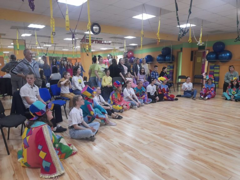 Праздничную программу для детей в ВОРДИ подарили волонтеры культуры в День защиты детей