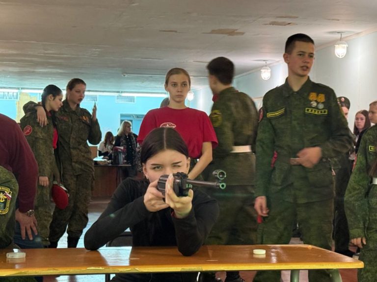 Студентка колледжа завоевала золото в соревнованиях по стрельбе!