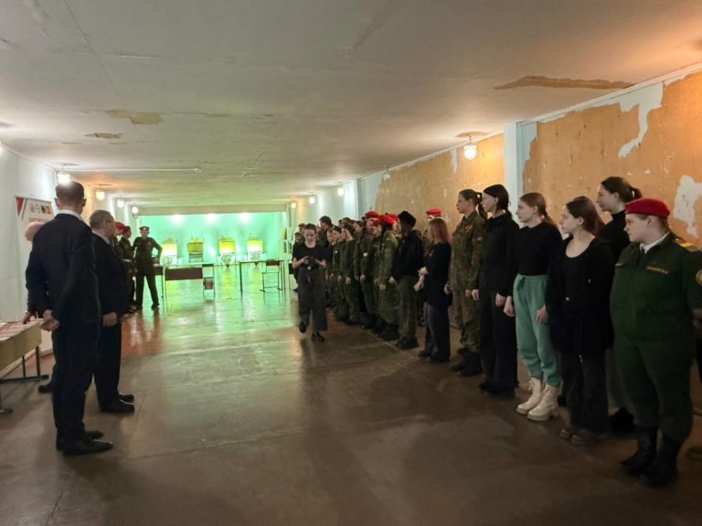 Студентка колледжа завоевала золото в соревнованиях по стрельбе!