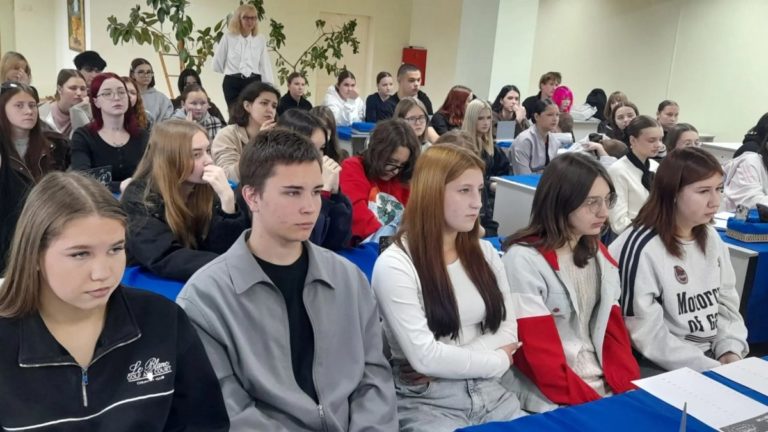 В Биробиджанском колледже культуры и креативных индустрий состоялся региональный этап интеллектуальной игры «РИСК».