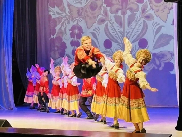 Творческая команда Биробиджанского колледжа культуры и креативных индустрий подготовили и провели яркое торжественное мероприятие, посвященное Дню работников леса